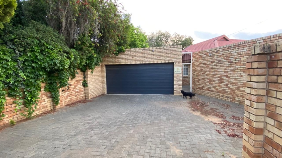 4 Bedroom Property for Sale in Pentagon Park Free State
